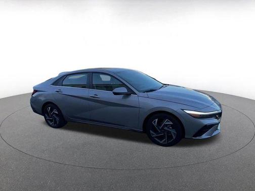 Fluid Metal 2025 Hyundai ELANTRA HEV Limited