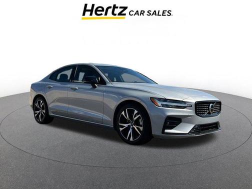 2024 Volvo S60 B5 Core Dark Theme
