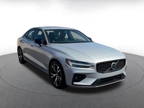 2024 Volvo S60 B5 Core Dark Theme
