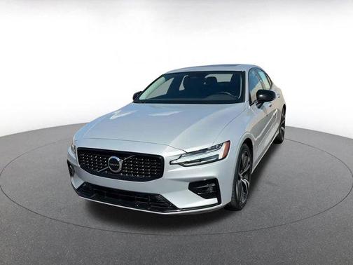 2024 Volvo S60 B5 Core Dark Theme