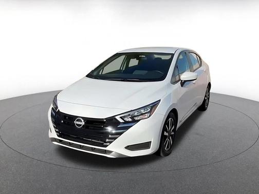 Aspen White Tricoat 2025 Nissan Versa 1.6 SV