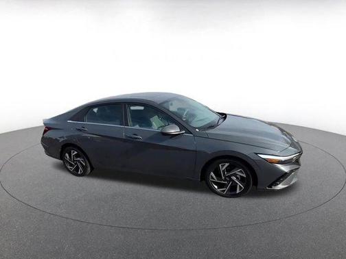 2025 Hyundai ELANTRA SEL