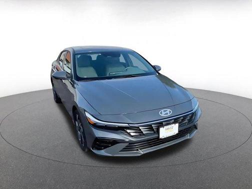 2025 Hyundai ELANTRA SEL