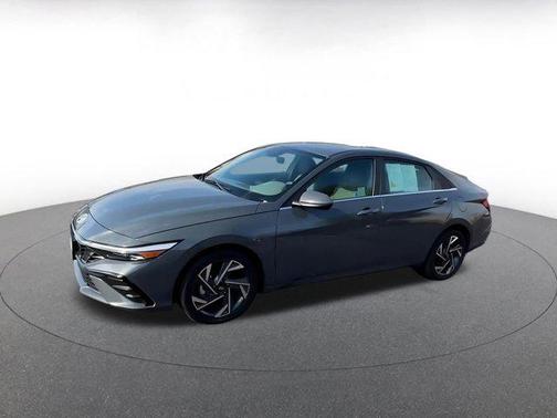 2025 Hyundai ELANTRA SEL