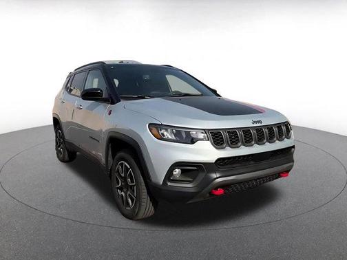 Silver Zynith Metallic Clearcoat 2025 Jeep Compass Trailhawk