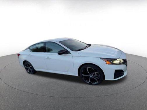 2025 Nissan Altima SR FWD