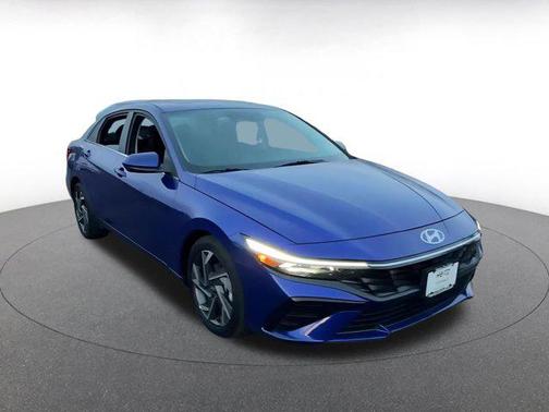 2025 Hyundai ELANTRA SEL