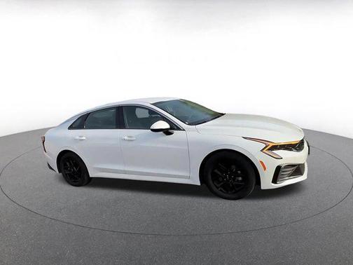 Snow White Pearl 2025 Kia K5 LXS