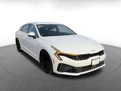 Snow White Pearl 2025 Kia K5 LXS