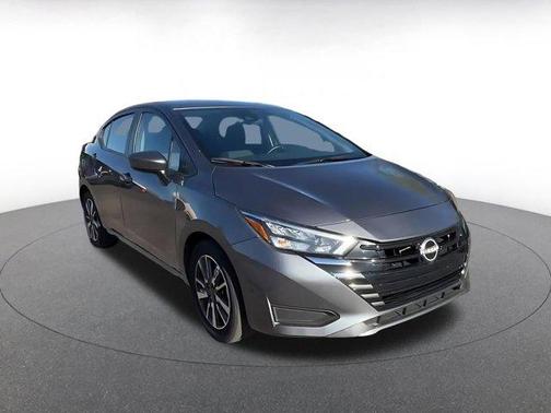 Gun Metallic 2025 Nissan Versa 1.6 SV