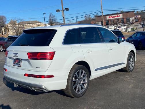 Photo 3 of 21 of 2018 Audi Q7 2.0T Premium Plus