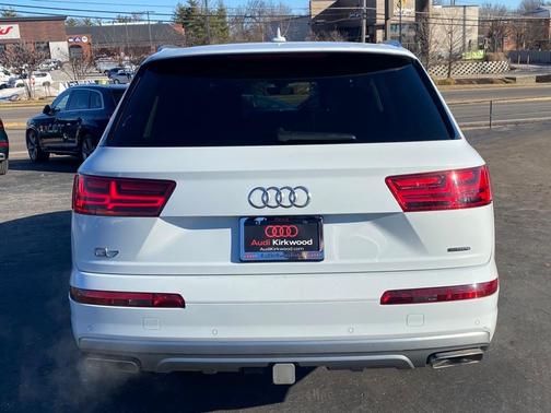 Photo 4 of 21 of 2018 Audi Q7 2.0T Premium Plus