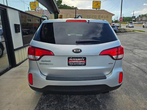 Silver 2015 Kia Sorento LX