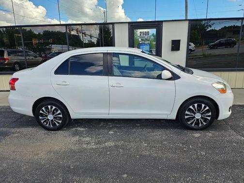 Polar White 2008 Toyota Yaris S