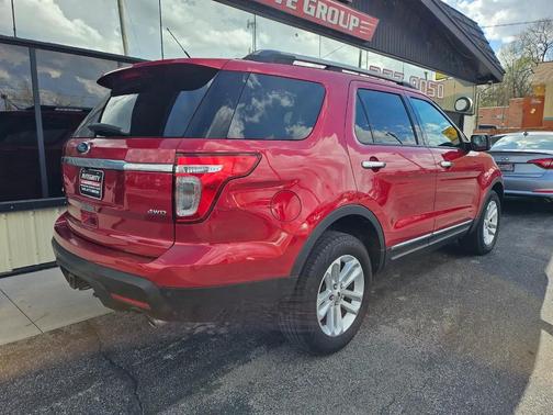 Red 2012 Ford Explorer XLT