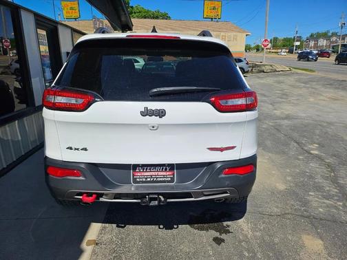 White 2015 Jeep Cherokee Trailhawk