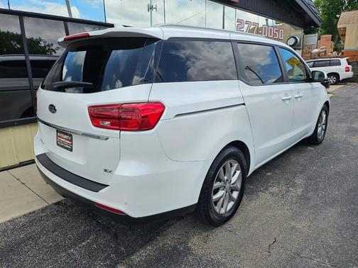 White 2019 Kia Sedona EX