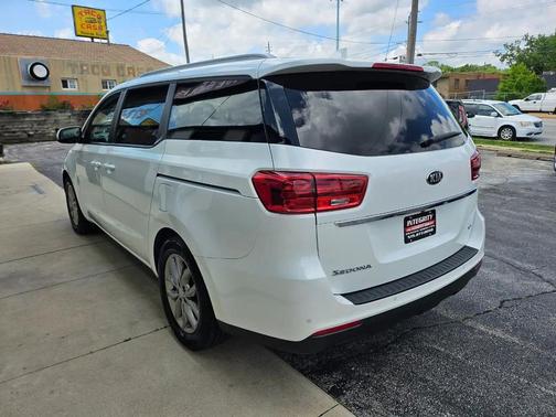 White 2019 Kia Sedona EX