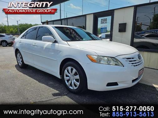 White 2009 Toyota Camry 4dr Sdn I4 Man (Natl)