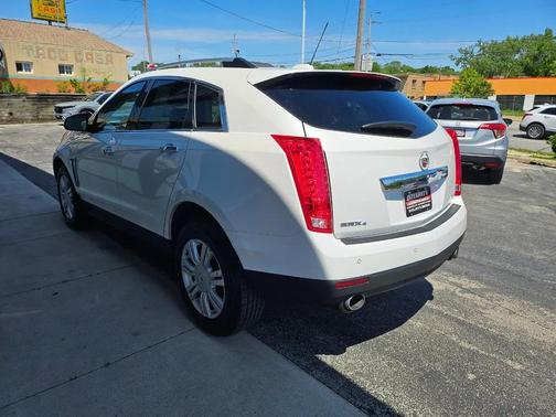 White 2015 Cadillac SRX Luxury Collection