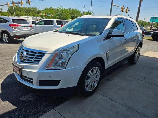 White 2015 Cadillac SRX Luxury Collection