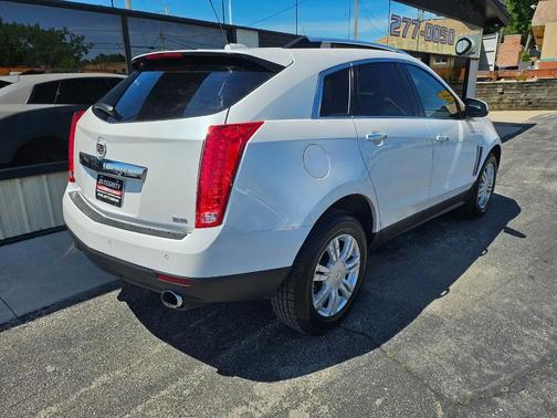 White 2015 Cadillac SRX Luxury Collection