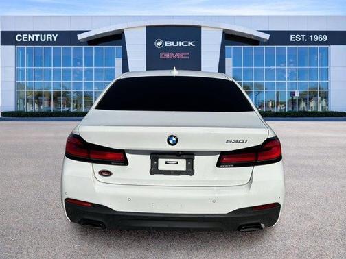 White 2022 BMW 530 i