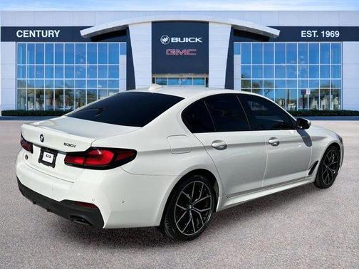 White 2022 BMW 530 i