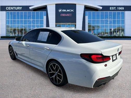 White 2022 BMW 530 i