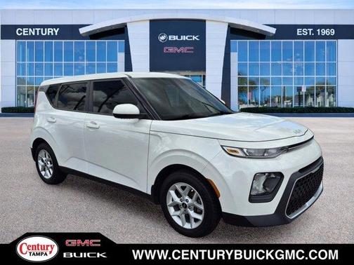 White 2022 Kia Soul LX