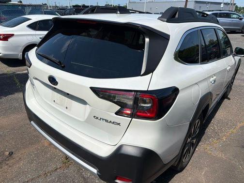 Crystal White Pearl 2024 Subaru Outback Limited