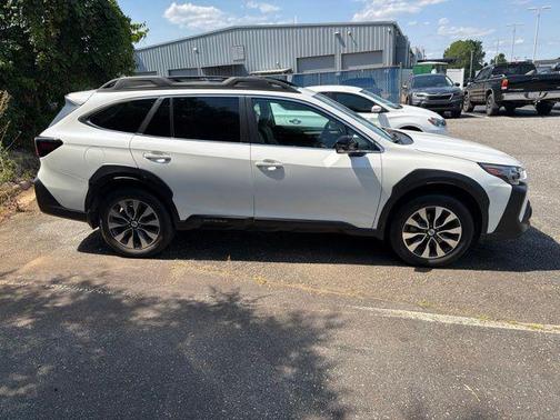 Crystal White Pearl 2024 Subaru Outback Limited