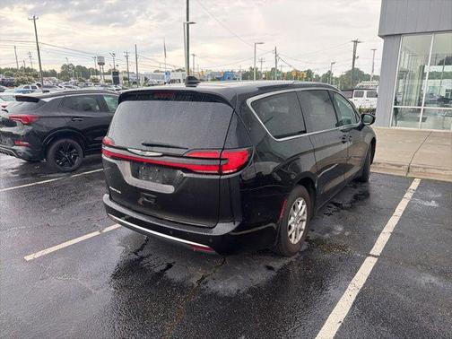 Diamond Black Crystal Pearlcoat 2024 Chrysler Pacifica Touring L
