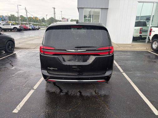 Diamond Black Crystal Pearlcoat 2024 Chrysler Pacifica Touring L
