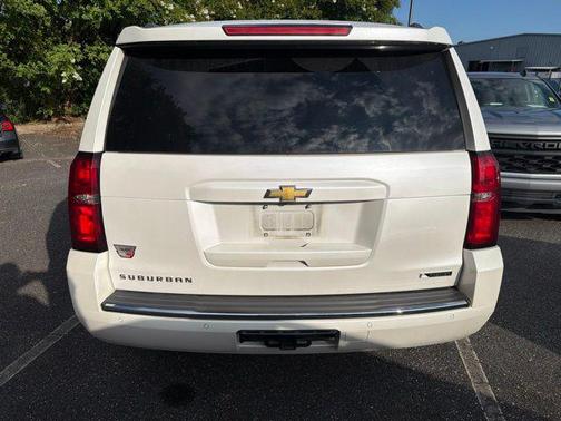 Iridescent Pearl Tricoat 2017 Chevrolet Suburban Premier