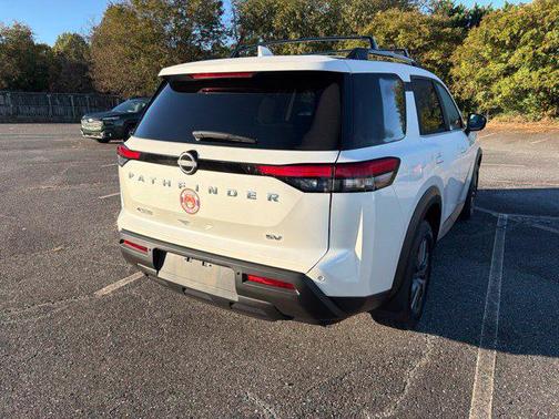 Pearl White Tricoat 2024 Nissan Pathfinder SV FWD
