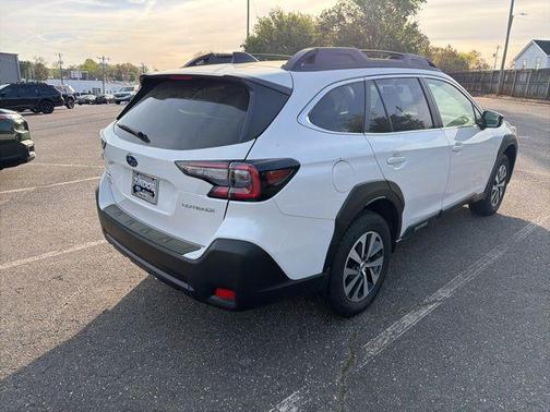 Crystal White Pearl 2025 Subaru Outback Premium