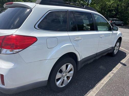 Satin White Pearl 2011 Subaru Outback 2.5 i Premium