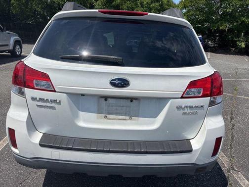 Satin White Pearl 2011 Subaru Outback 2.5 i Premium