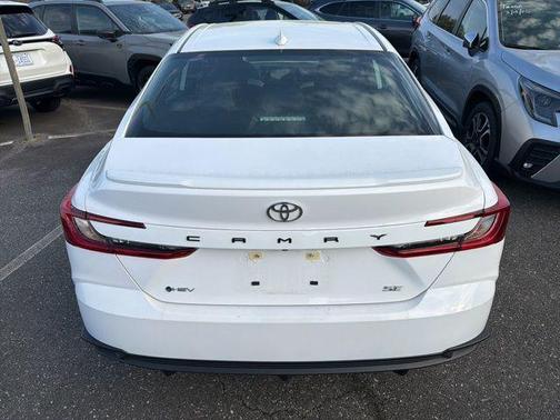 Ice Cap 2025 Toyota Camry SE