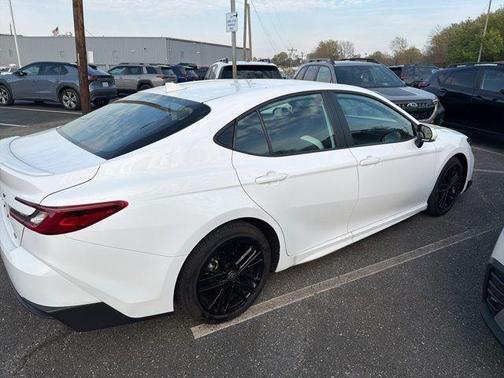 Ice Cap 2025 Toyota Camry SE