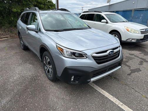 Ice Silver Metallic 2022 Subaru Outback Limited