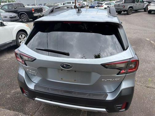 Ice Silver Metallic 2022 Subaru Outback Limited
