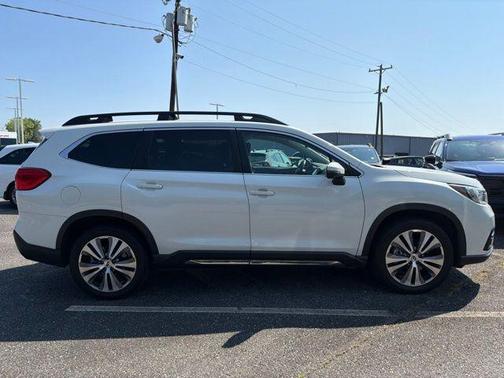 Crystal White Pearl 2022 Subaru Ascent Limited 7-Passenger