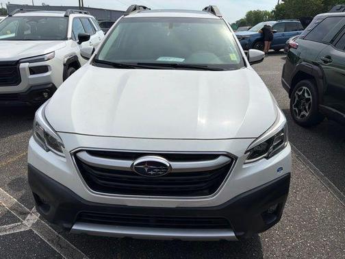 Crystal White Pearl 2021 Subaru Outback Limited