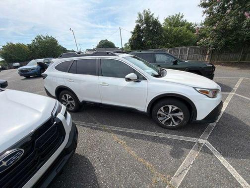 Crystal White Pearl 2021 Subaru Outback Limited