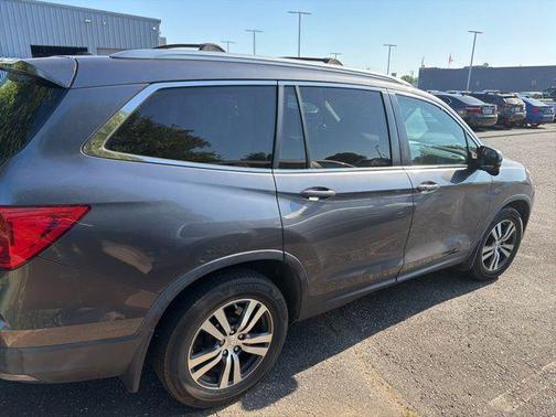 Modern Steel Metallic 2016 Honda Pilot EX-L