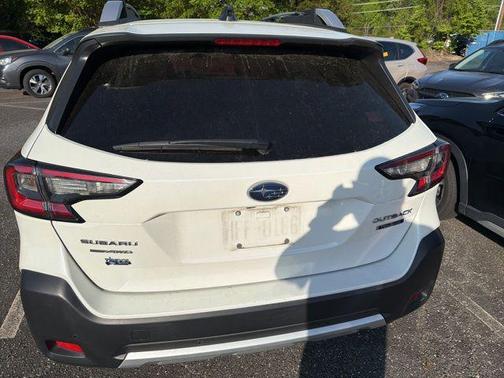 Crystal White Pearl 2024 Subaru Outback Touring
