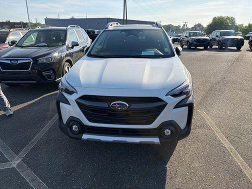 Crystal White Pearl 2024 Subaru Outback Touring