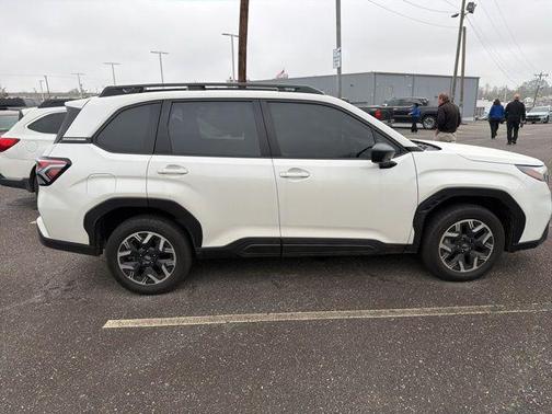 2025 Subaru Forester Base